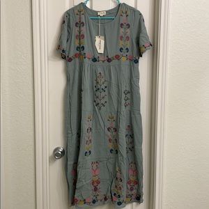 Maxi embroidered dress.